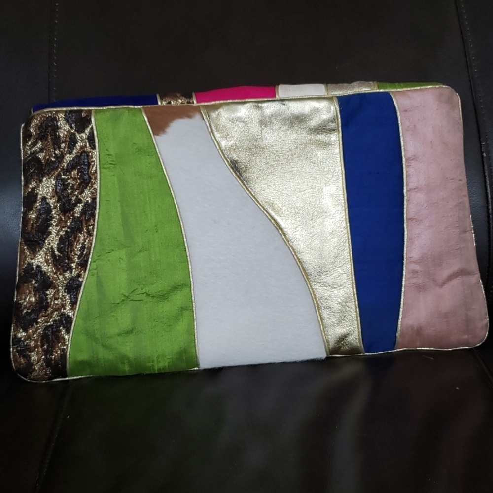✨HP✨CANDICE NICOLE multicolored leather fabric clutch - Picture 2 of 3